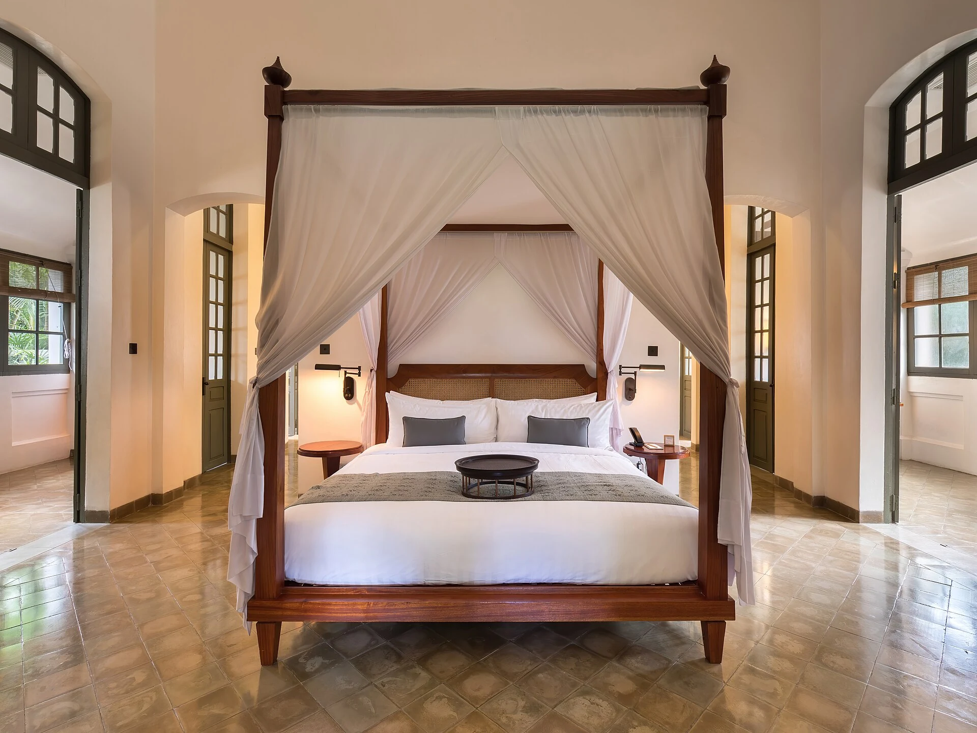 Himmelbett in einer Amantaka-Suite in Luang Prabang