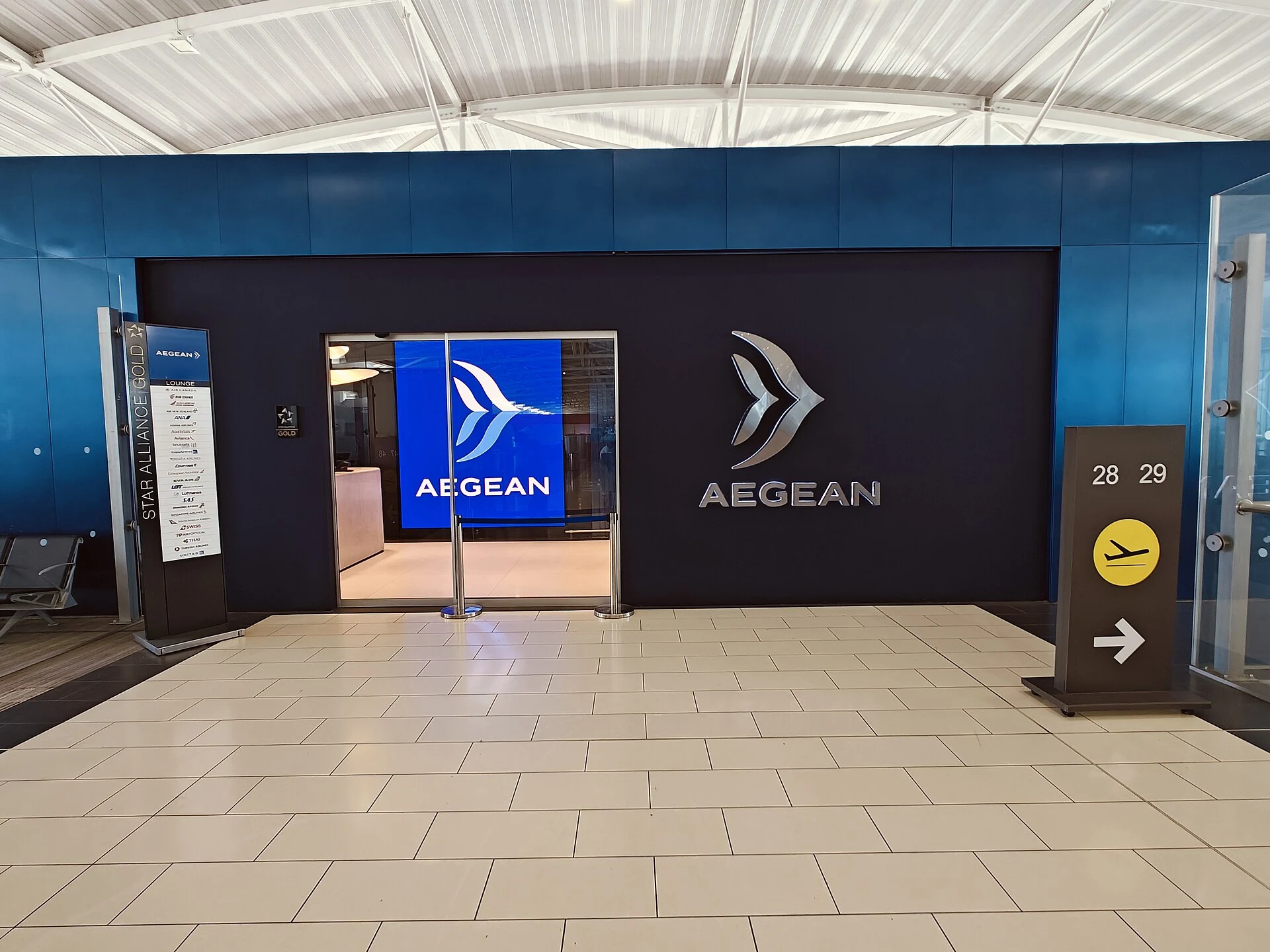Eingang zur Aegean Lounge