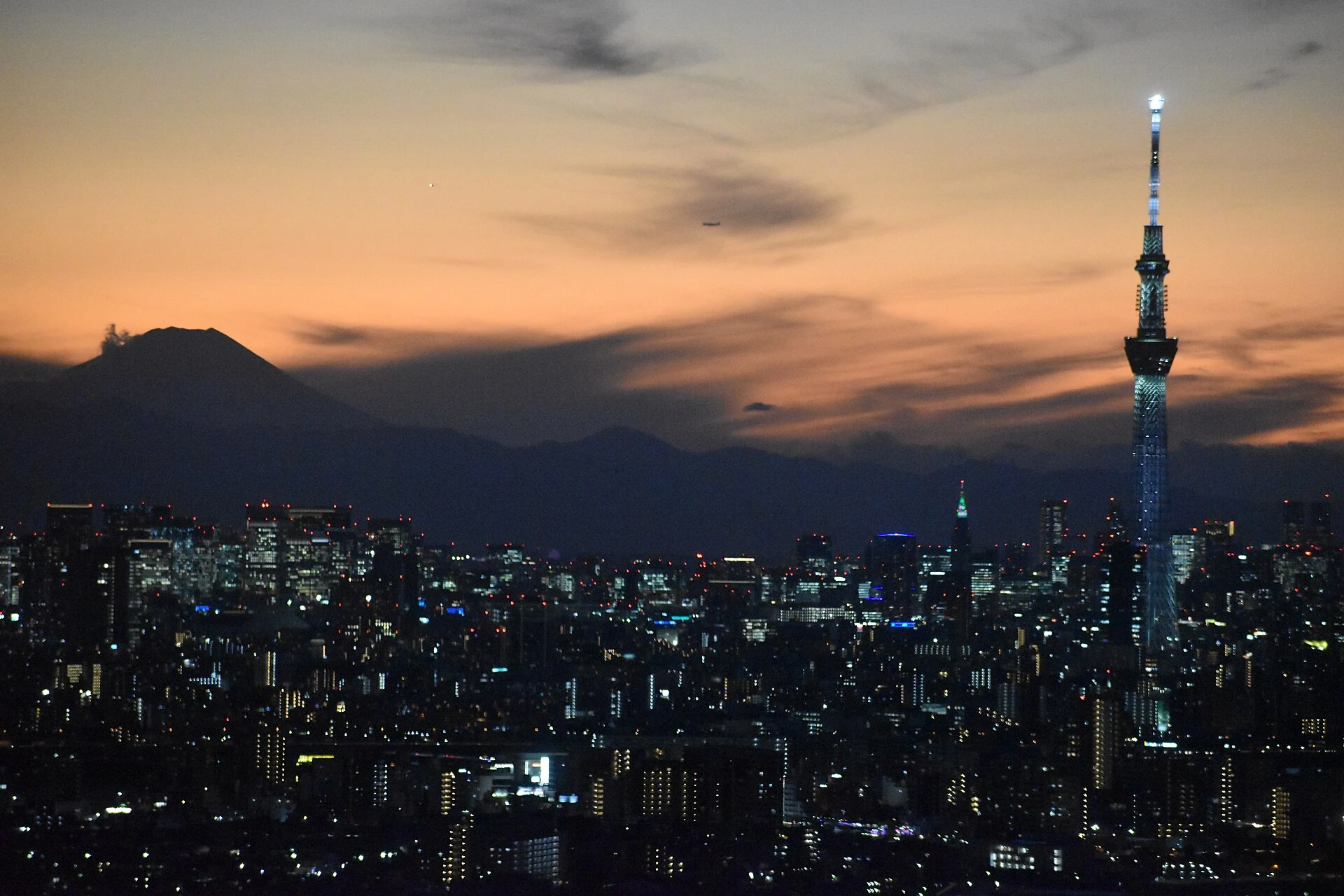 Skyline von Tokio bei Sonnenuntergang