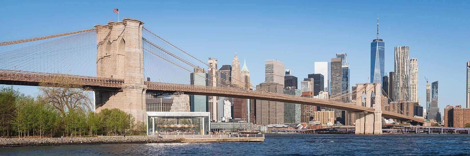 Brooklyn Bridge und Lower Manhattan von Pebble Beach