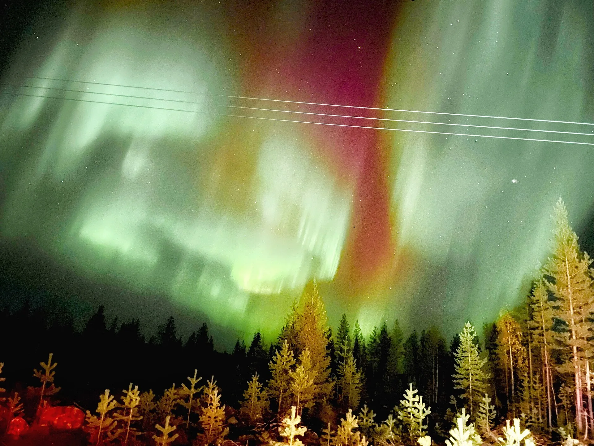 Aurora boreale sopra Juoksenki, nella Lapponia finlandese, fotografata nel 2024