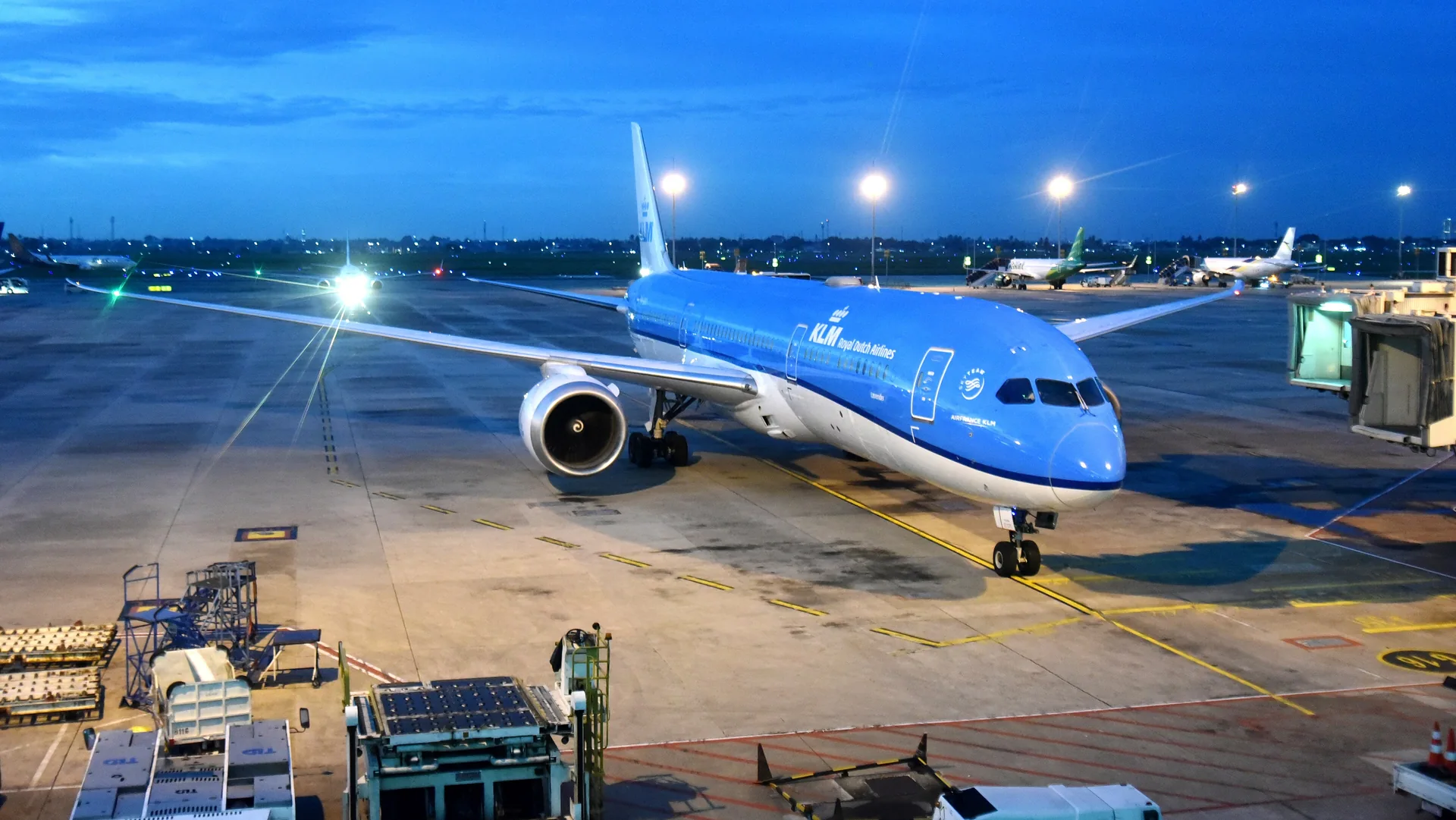 Boeing 787 KLM sulla pista a Giacarta nel febbraio 2025