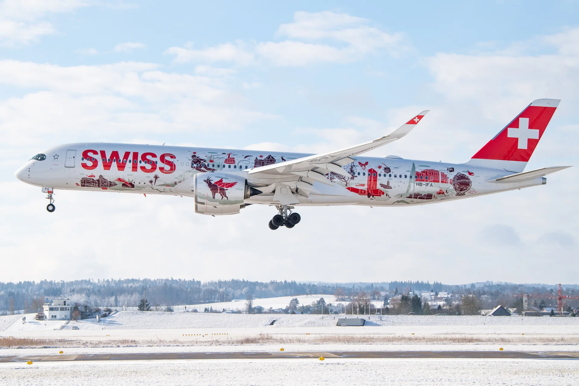 SWISS Airbus A350 in Wanderlust-Bemalung bei der Landung in Zürich im Januar 2026