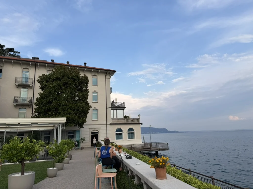 La villa BellaRiva e la terrazza affacciata sul Garda