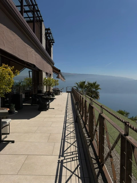La terrazza panoramica del Lefay