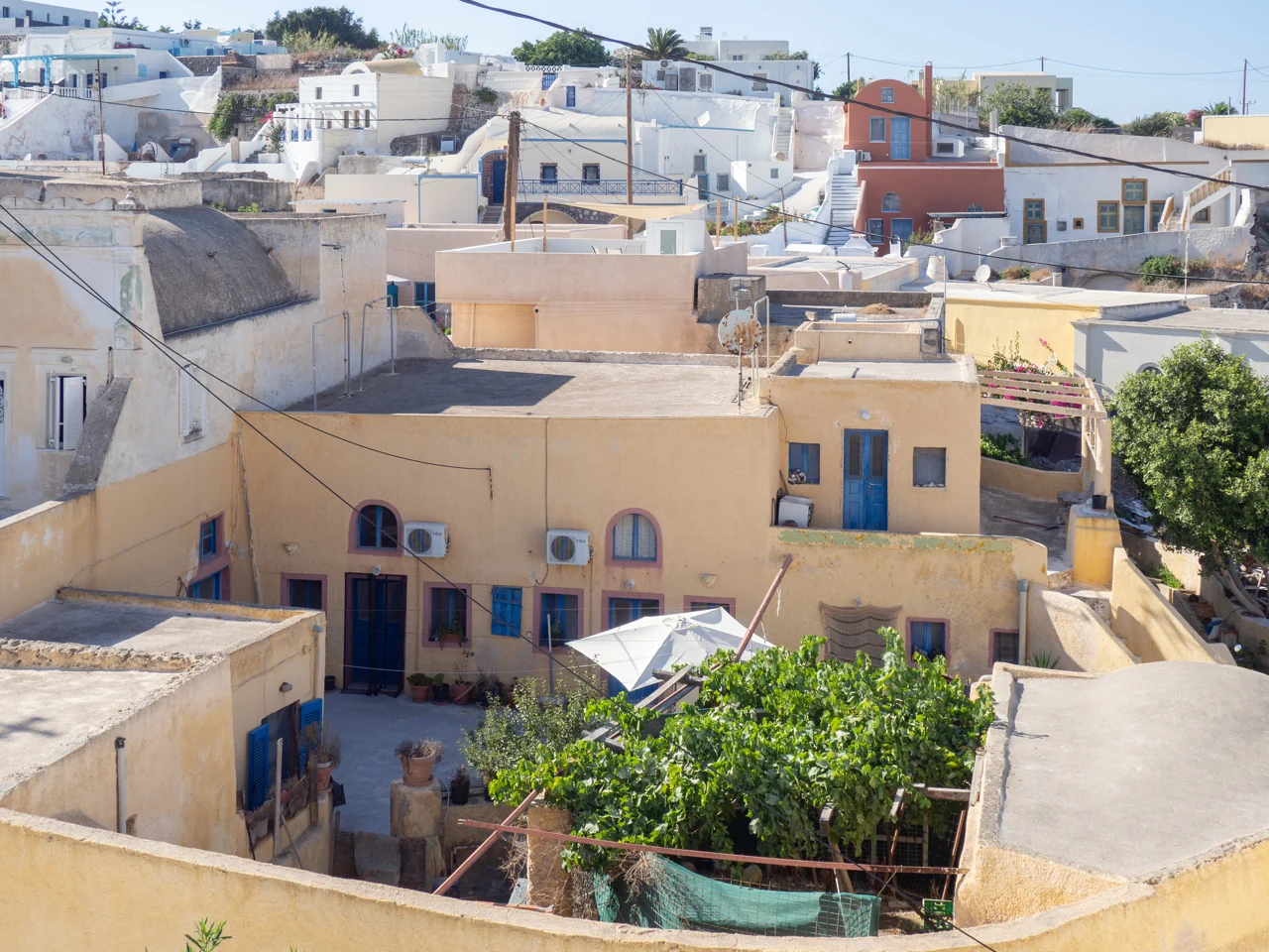 Il paese di Mesaria a Santorini: contesto della destinazione, non fotografia di NOŪS
